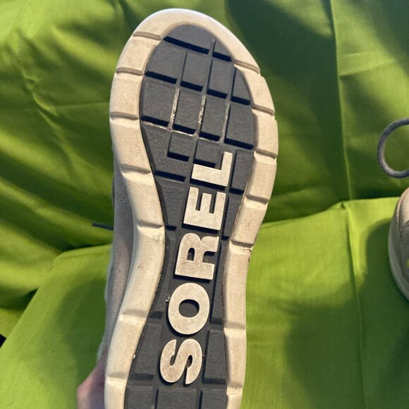 Sorel Women's Tan Winter Boots with White Lining - Picture 5 of 5